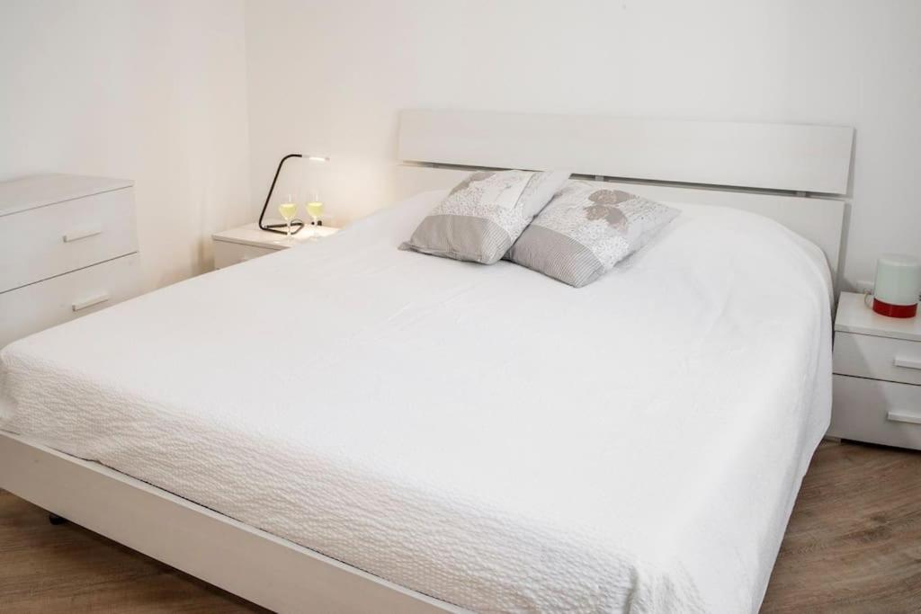 B&B Gocciadoro 26 Nuovo, Climatizzato, Zona Ospedale, Posto Auto เตรนโต ภายนอก รูปภาพ