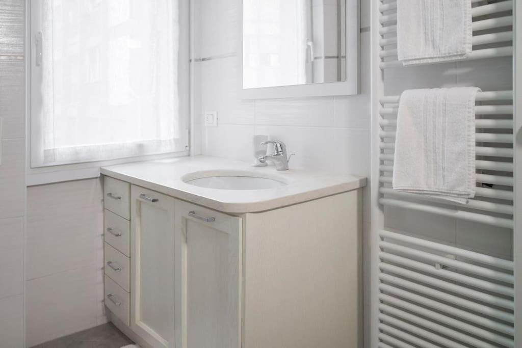 B&B Gocciadoro 26 Nuovo, Climatizzato, Zona Ospedale, Posto Auto เตรนโต ภายนอก รูปภาพ
