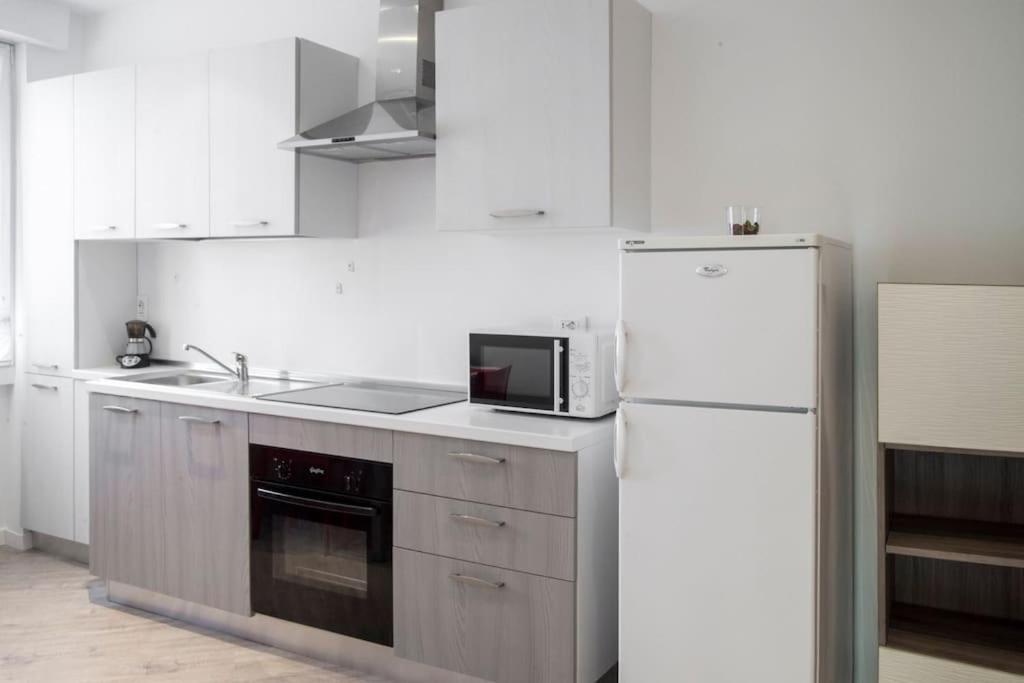 B&B Gocciadoro 26 Nuovo, Climatizzato, Zona Ospedale, Posto Auto เตรนโต ภายนอก รูปภาพ